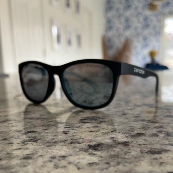 TIFOSI optics  swank worn 2 times - Picture 4 of 7